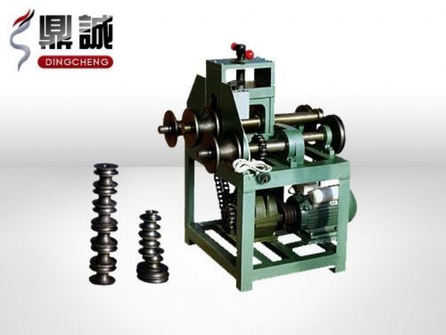 點擊查看詳細信息<br>標題：立式多功能滾動式彎管機 閱讀次數：5169